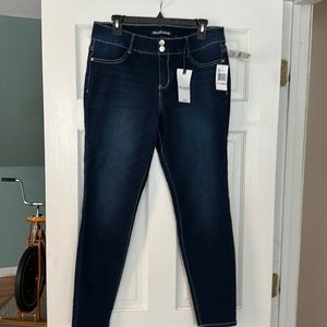 Wallflower jeans size 13